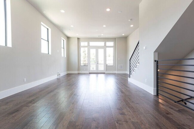 Building Photo - 5703 Larkin St