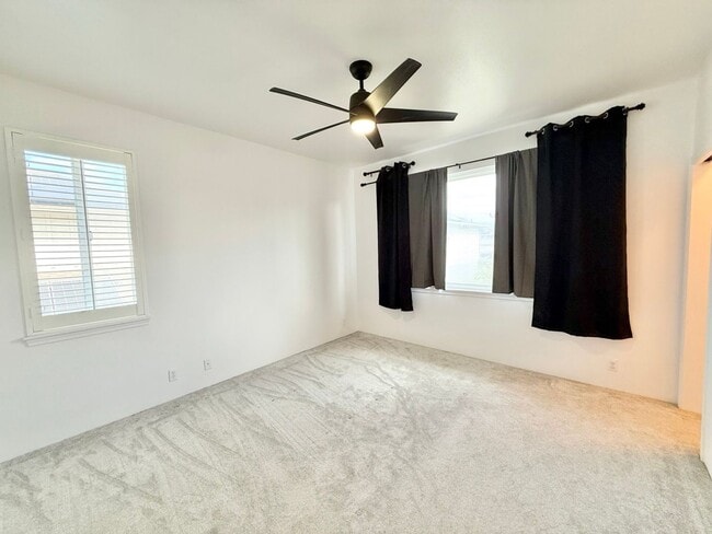 Building Photo - Beautiful 4-Bedroom, 3-Bath Former Model H...
