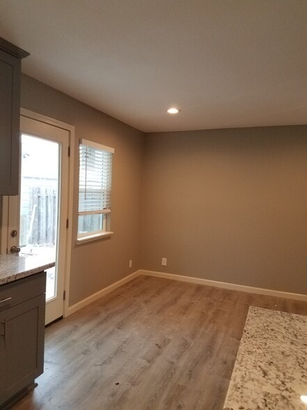 Building Photo - 2464 Beaufort Dr