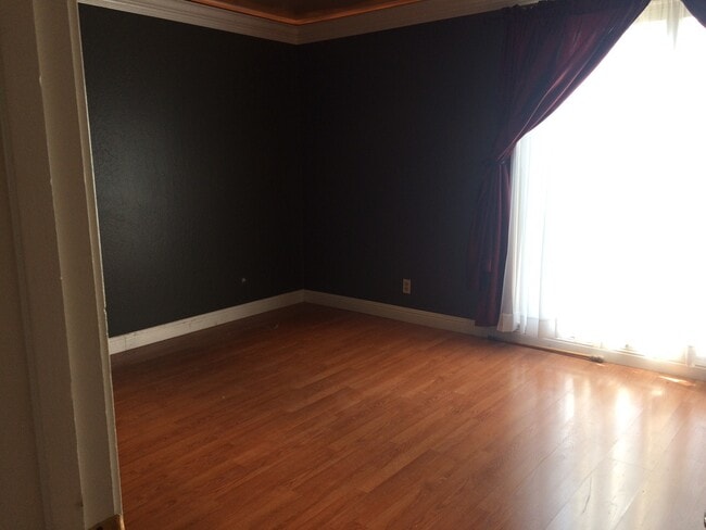 Building Photo - 3118 El Paseo - 30% Rental Fee