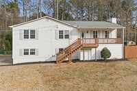 Building Photo - Stunning Canton Home