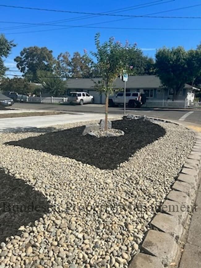 Building Photo - 409 N Washington St