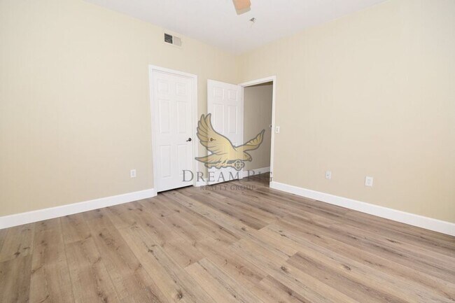 Building Photo - 8555 W Russell Rd