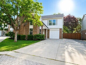 Building Photo - 300 Lamesa Ct