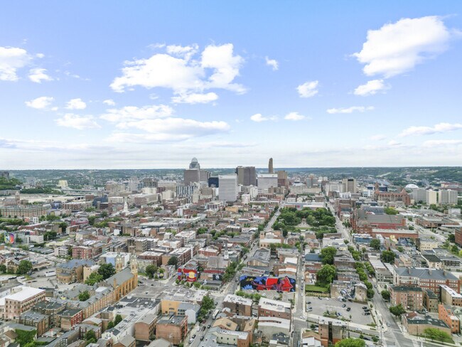 Building Photo - 122 W Elder St