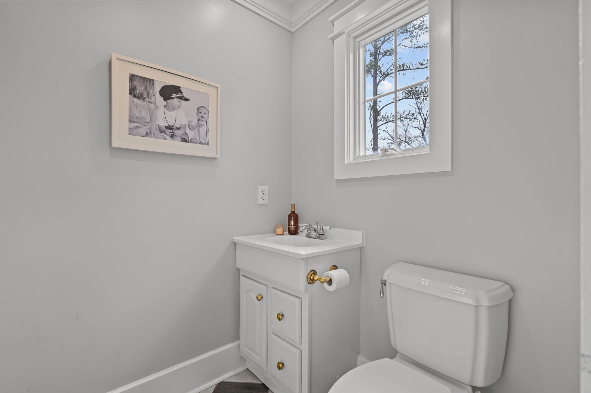 Building Photo - 2050 Midland Rd