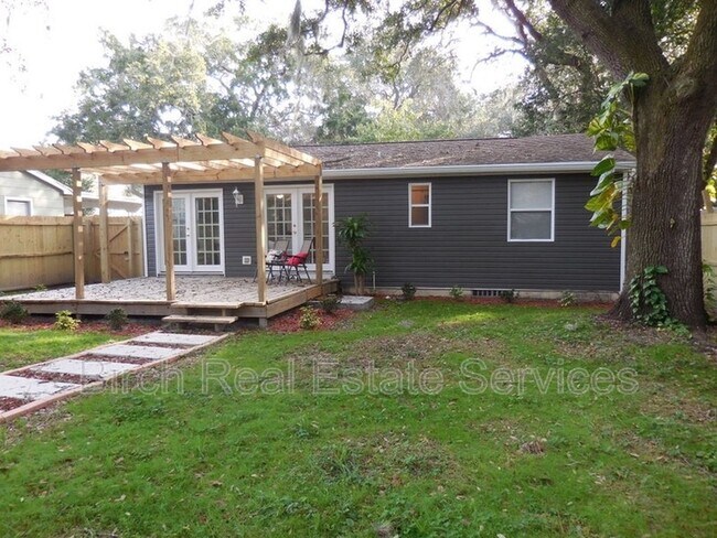 Building Photo - 608 Tangerine Ave