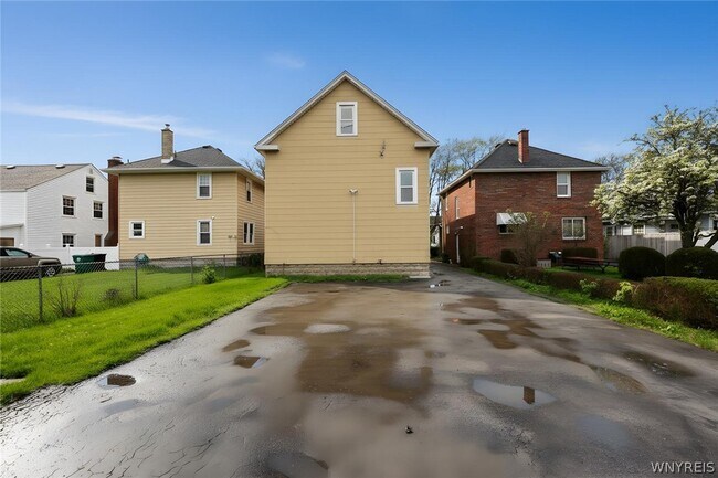 Building Photo - 2463 South Ave