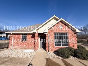 Building Photo - Hidden Creek Townhomes, Unit F - Cozy 2 Bedroom, 1 Bathroom Home in Ennis, TX!
