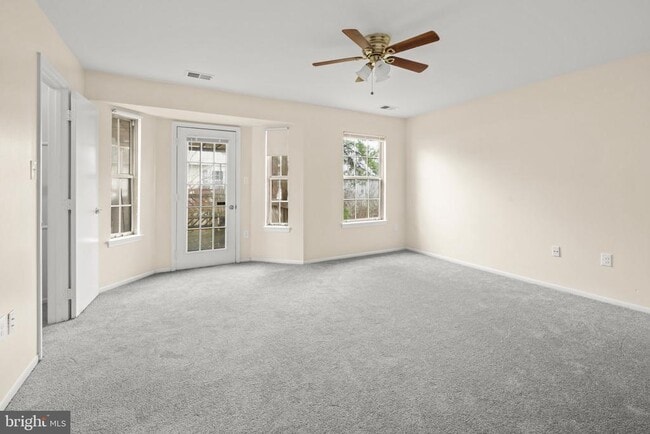 Building Photo - 7637 Seans Terrace