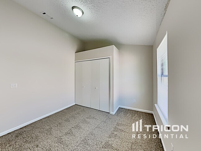 Building Photo - 2660 Malibu Cir