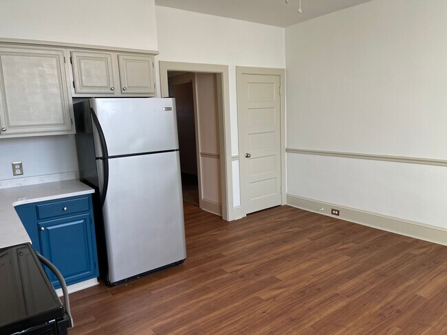 Living / Kitchen - 13 S State St