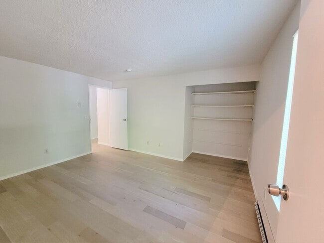 Building Photo - 1BD/1BA Bellevue Condo Across from Microsoft