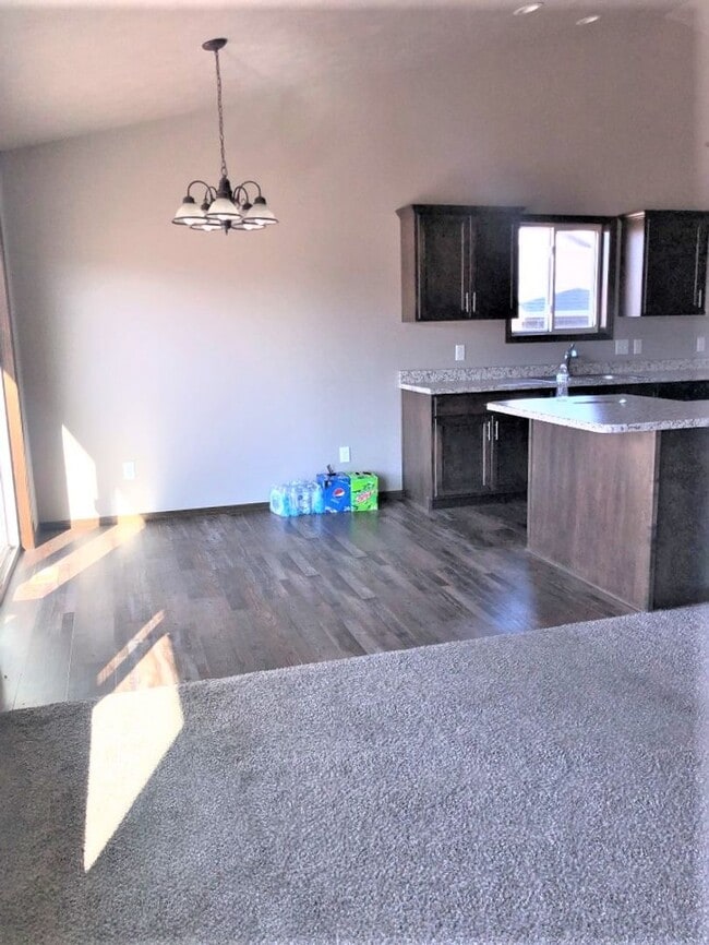 Building Photo - Spacious, Modern East Side Town Home