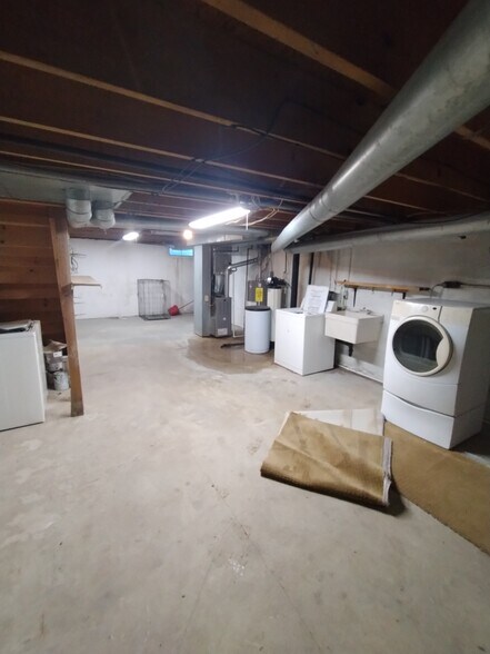 Building Photo - 19 Greentree Cir