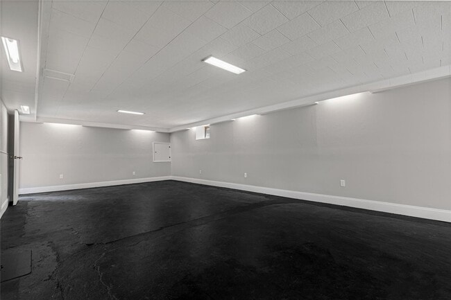 Building Photo - 125 Whittier Dr