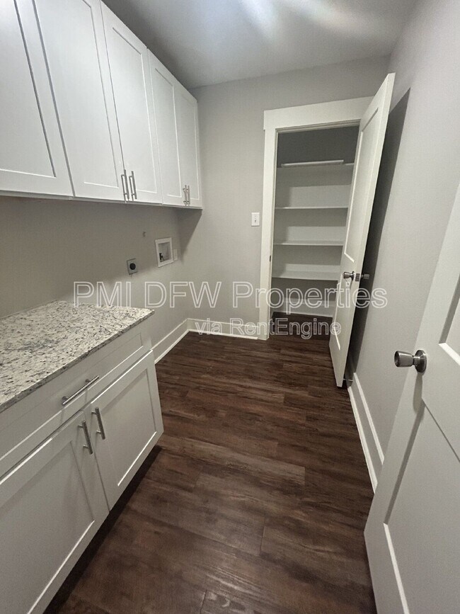 Building Photo - 212 Stone Cir
