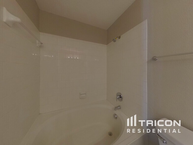 Building Photo - 1310 Cloyne Dr