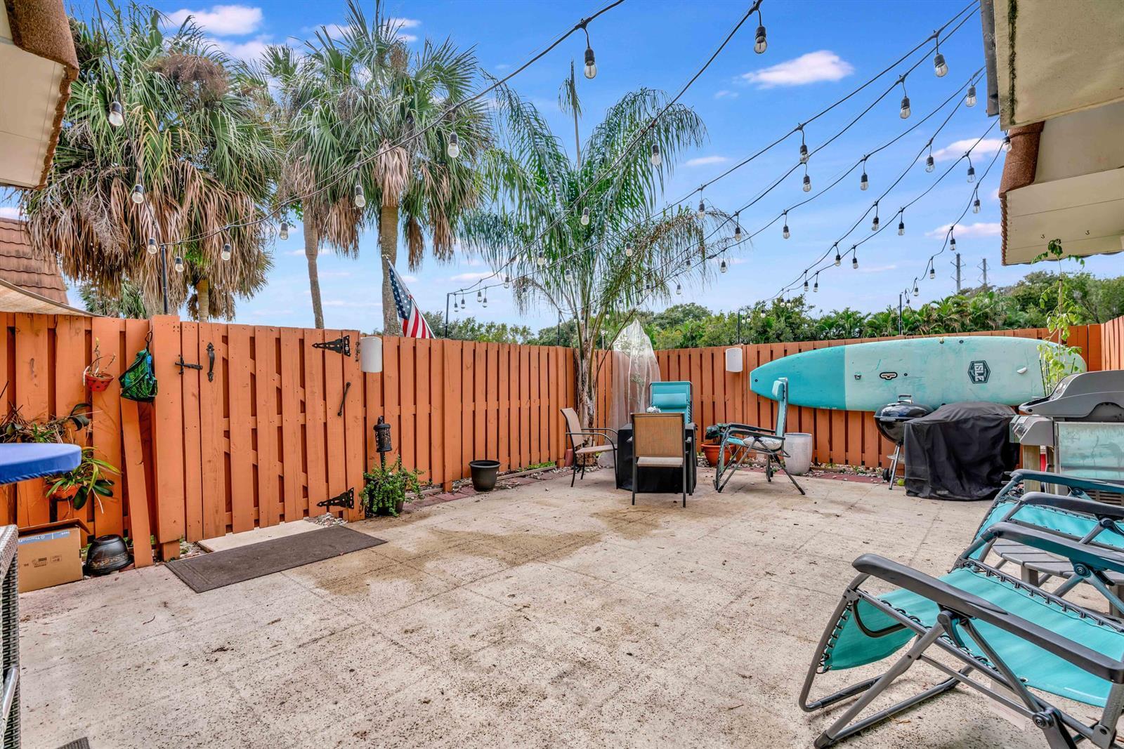 Building Photo - 148 Heritage Way