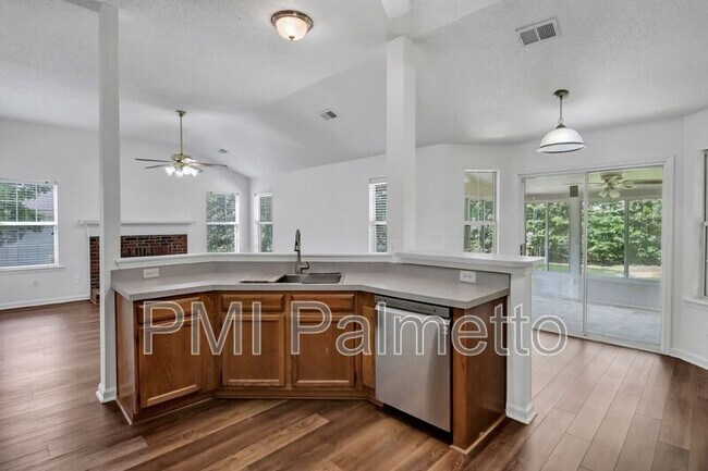 Building Photo - 212 Brookstone Way