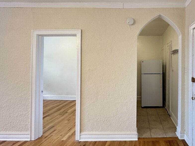 Building Photo - 4834 N Damen Ave