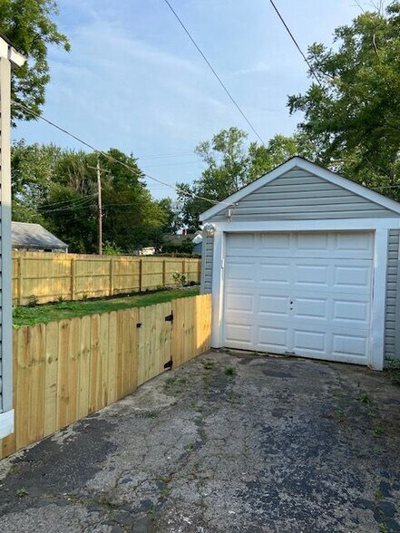 Building Photo - 236 W Kanawha Ave