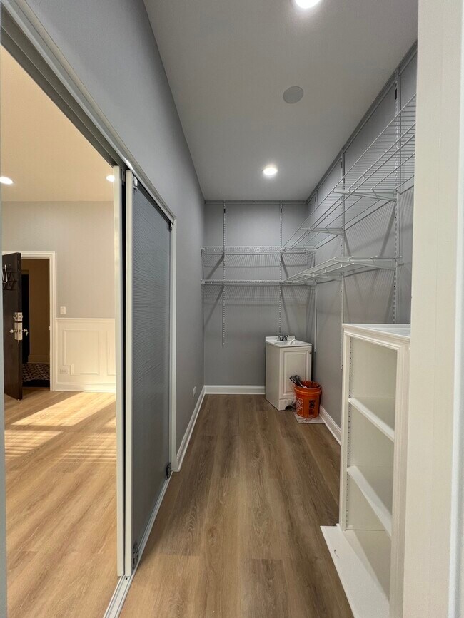 Building Photo - 4427 N Seeley Ave