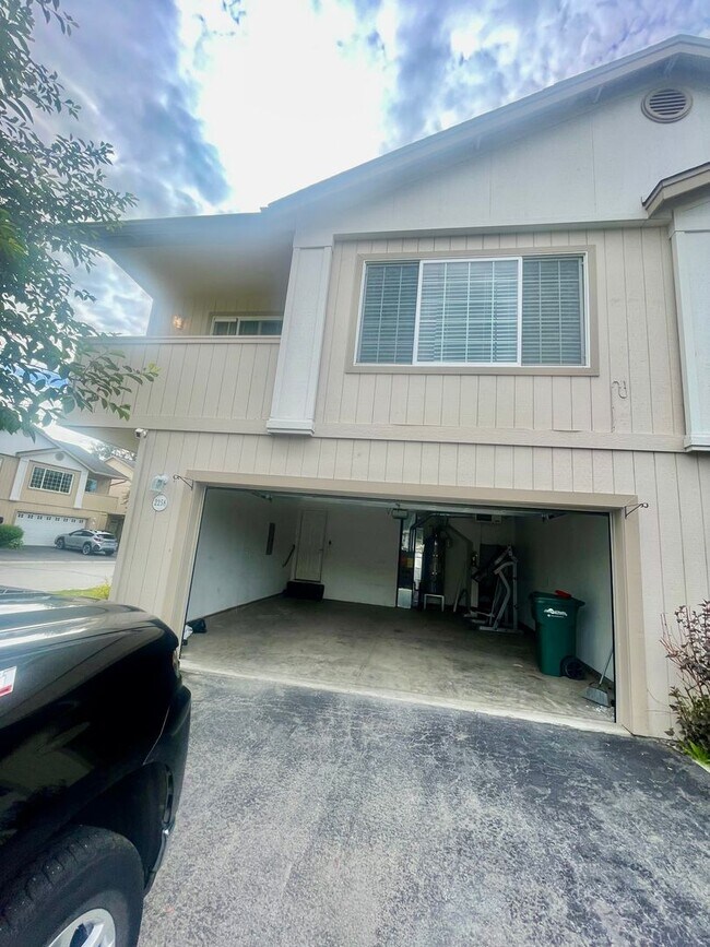 Building Photo - Condo Close to base! 3 bed/2bath/2car garage, Available now!