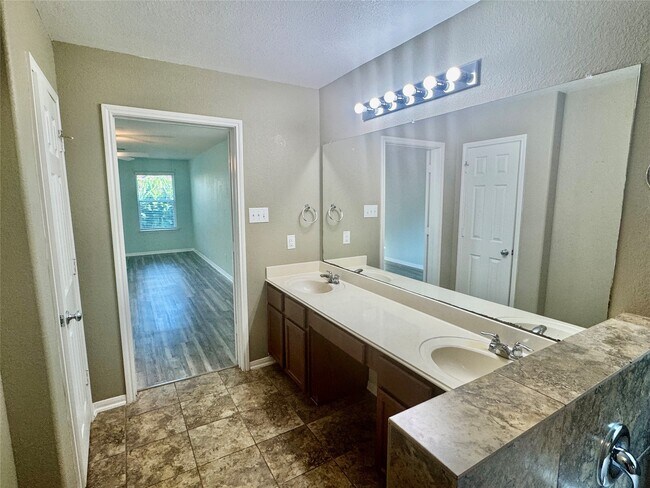 Building Photo - 1205 Quarterhorse Dr
