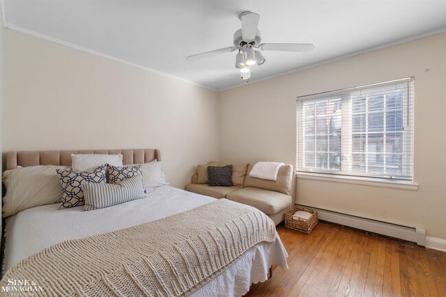 Building Photo - 476 St Clair Ave