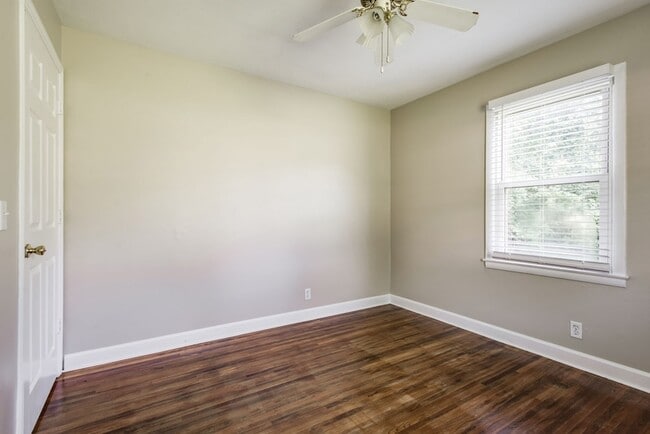 Building Photo - 6215 Laredo Ave