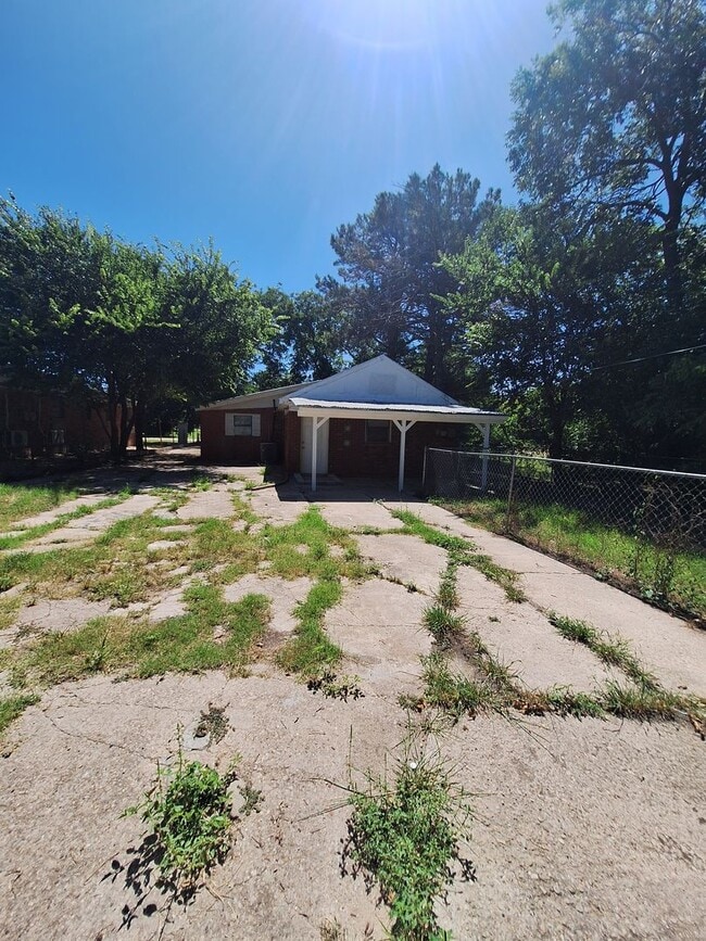 Building Photo - 4 Bedroom, 2 Bath in Clyde!