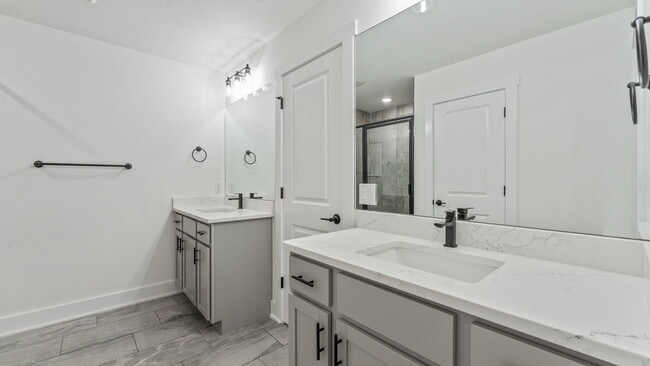 Building Photo - Modern Summerfield Home