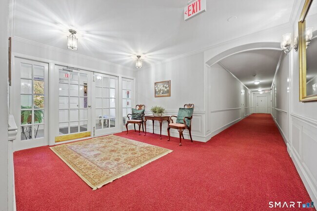 Building Photo - 140 Field Point Rd