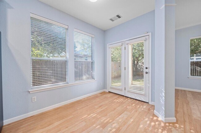 Building Photo - 1421 Gorham St