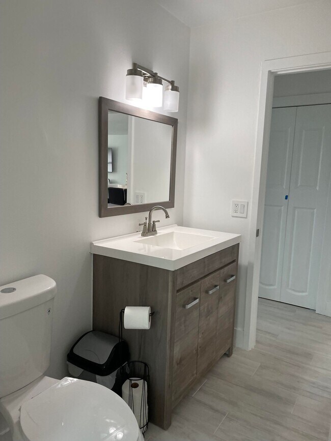 Building Photo - 217 3rd St