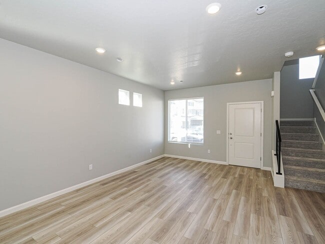 Building Photo - Saratoga Springs Twin Home