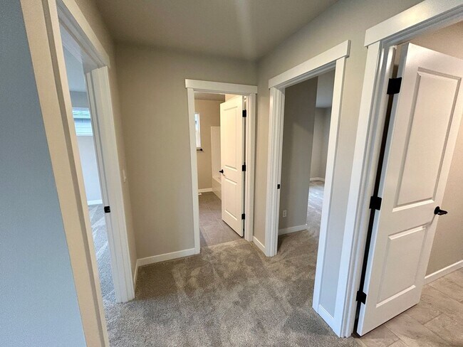 Building Photo - Stunning BRAND NEW 3 bed 2.5 bath home in ...