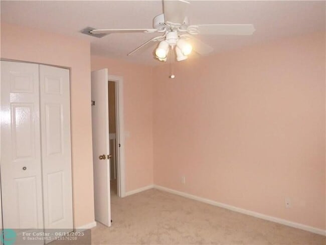 Building Photo - 7426 Pinewalk Dr S