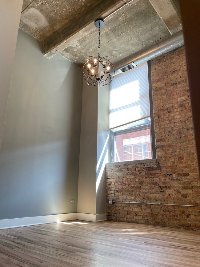 Building Photo - 1735 N Paulina St