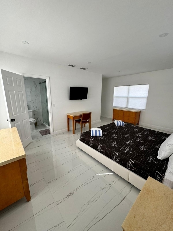 Building Photo - 1260 SW 32nd St