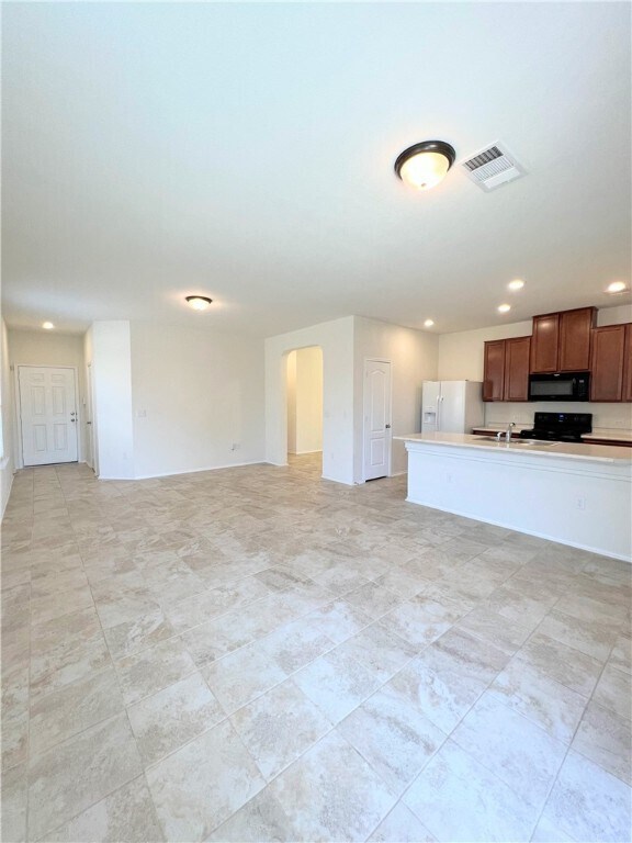 Building Photo - 901 Solitude Dr