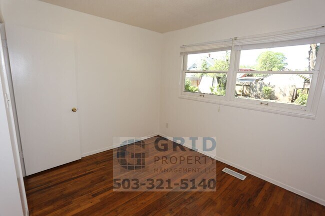 Building Photo - Beautiful, Spacious 3 Bedroom - Foster-Powell Neighborhood