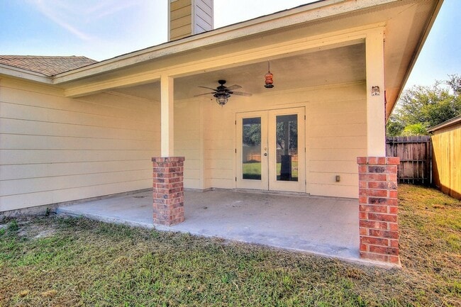 Building Photo - 2418 Handlin Dr