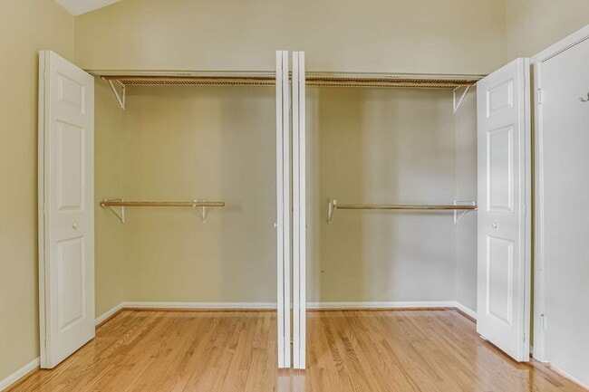 Building Photo - Modern Comfort and Convenience Await