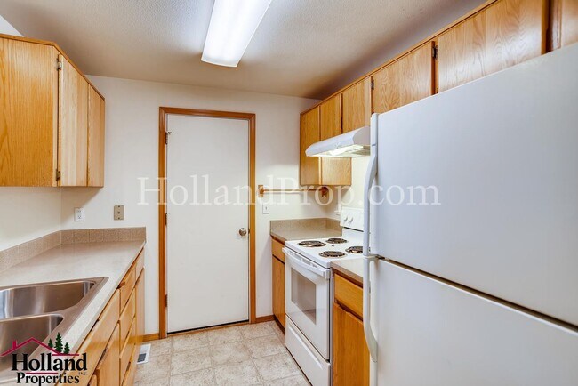 Building Photo - 3901 SW Pinewood Way