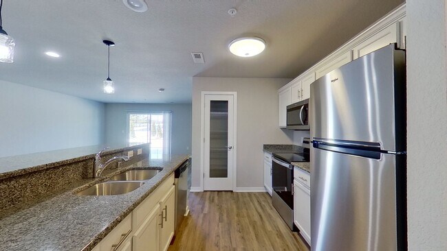 Building Photo - Like New Condo Style Lower 1 Bedroom 1 Bathroom Apartment is Available