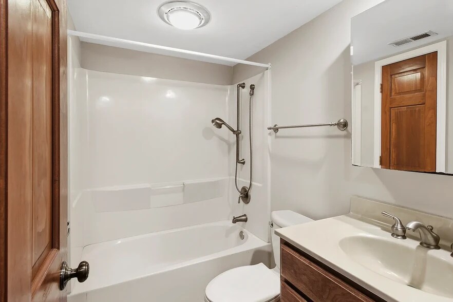 Building Photo - 2103 Melrose Dr