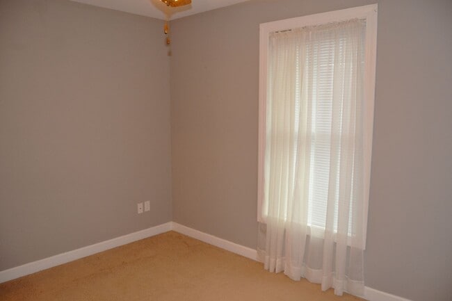 Building Photo - East Gate Area | Home | Unfurnished