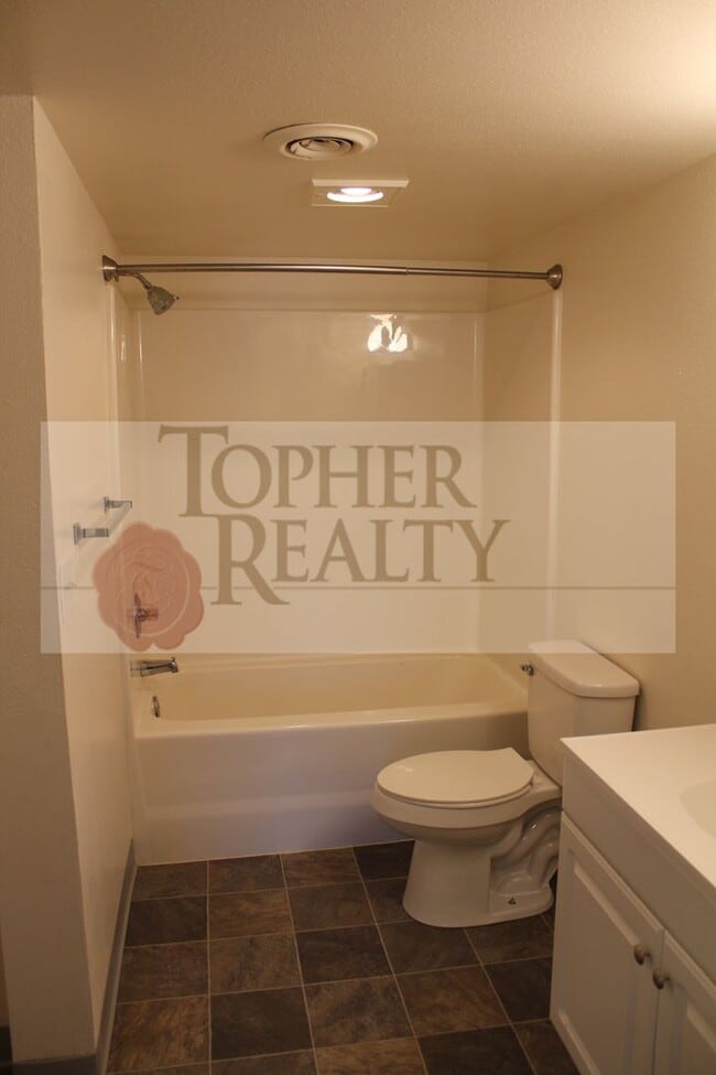 Building Photo - 2529 Ferndale Ln